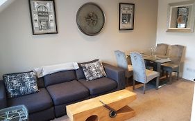 Bowness On Windermere, Lovely Apartment For 4 With Parking